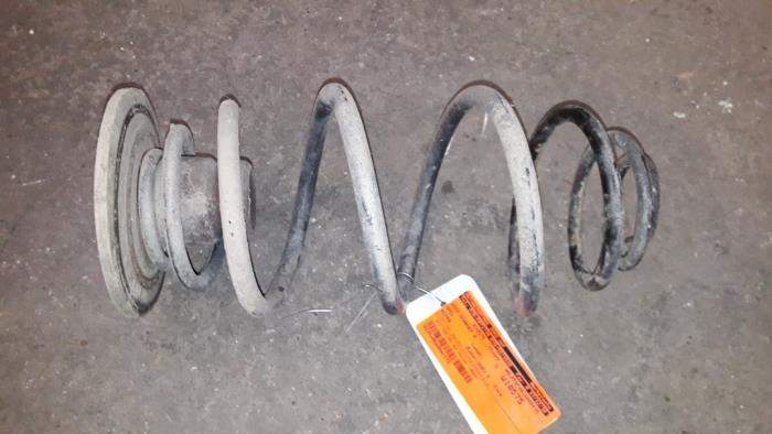 Schroefveer achter van een Opel Astra G (F08/48) 1.4 16V 2001