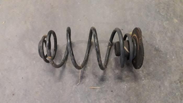 Schroefveer achter van een Opel Astra H (L48) 1.7 CDTi 16V 2004