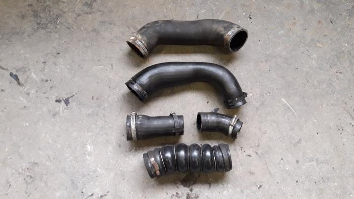Gebruikte Intercooler Slang Ford Mondeo III Wagon 2.0 TDCi 130 16V Prijs op aanvraag aangeboden door Autodemontage Joko B.V.