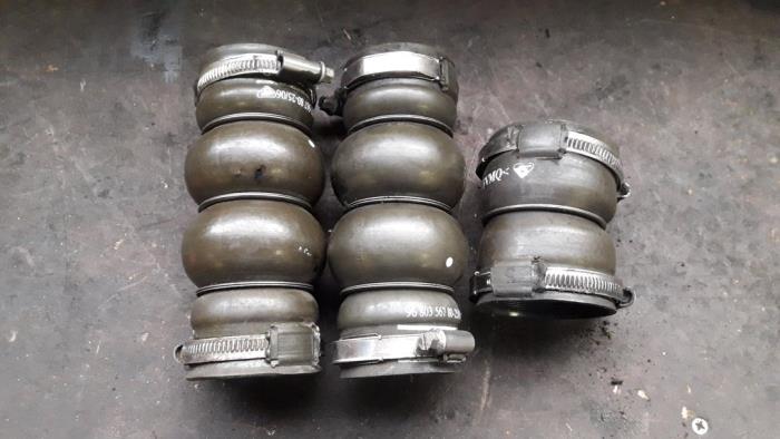 Gebruikte Intercooler Slang Citroen C4 Berline (LC) 1.6 HDi 16V Prijs op aanvraag aangeboden door Autodemontage Joko B.V.