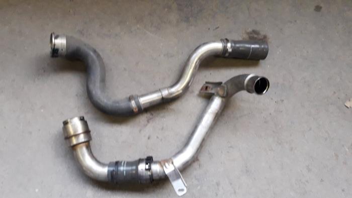 Gebruikte Intercooler Slang Renault Twingo II (CN) 1.5 dCi 90 FAP Prijs op aanvraag aangeboden door Autodemontage Joko B.V.