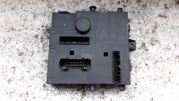 Gebruikte Module Bodycontrol Renault Twingo II (CN) 1.5 dCi 90 FAP Prijs op aanvraag aangeboden door Autodemontage Joko B.V.