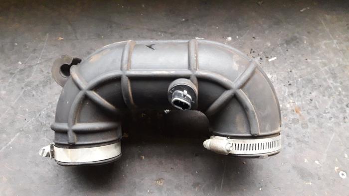 Luchtinlaat slang van een Suzuki Alto (GF) 1.0 12V 2014