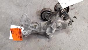 Gebruikte Dynamosteun boven Opel Astra H (L48) 1.7 CDTi 16V Prijs op aanvraag aangeboden door Autodemontage Joko B.V.