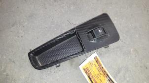 Gebruikte Schakelaar Elektrisch Raam Fiat Punto Evo (199) 1.6 JTD Multijet 16V Euro 5 DPF Prijs op aanvraag aangeboden door Autodemontage Joko B.V.