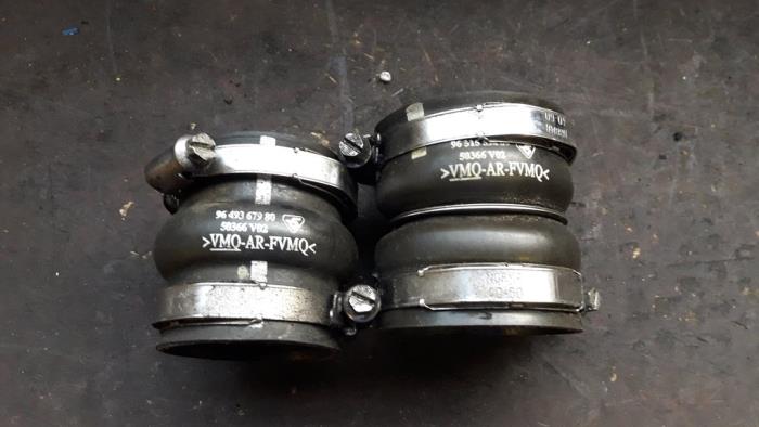 Gebruikte Intercooler Slang Ford C-Max (DM2) 1.6 TDCi 16V 109 Prijs op aanvraag aangeboden door Autodemontage Joko B.V.