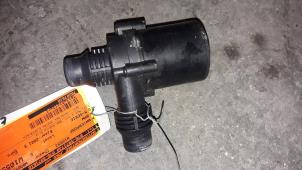 Gebruikte Waterpomp BMW 5 serie Touring (E39) 530i 24V Prijs op aanvraag aangeboden door Autodemontage Joko B.V.