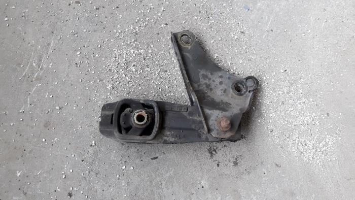 Gebruikte Versnellingsbak Steun Peugeot 207/207+ (WA/WC/WM) 1.6 16V Prijs op aanvraag aangeboden door Autodemontage Joko B.V.