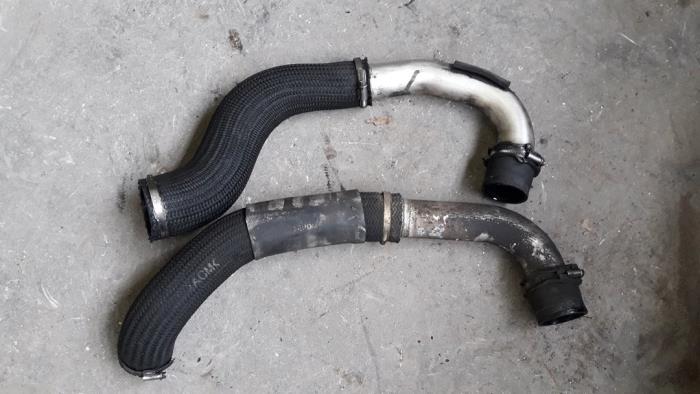 Gebruikte Intercooler Slang Ssang Yong Rexton 2.9 TD RJ 290 Prijs op aanvraag aangeboden door Autodemontage Joko B.V.