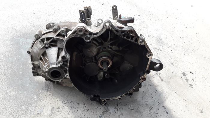 Versnellingsbak van een Volvo S70 2.5 TDI 1999