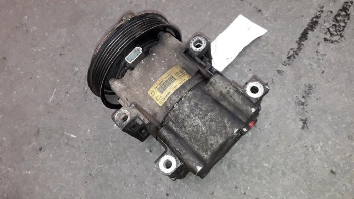 Gebruikte Pomp Airco Ford Fiesta 4 1.3i Prijs op aanvraag aangeboden door Autodemontage Joko B.V.