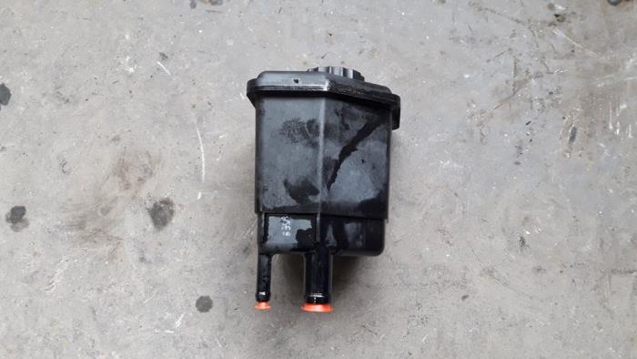 Gebruikte Servo Oliereservoir Chrysler 300 C Touring 3.0 CRD 24V Prijs op aanvraag aangeboden door Autodemontage Joko B.V.