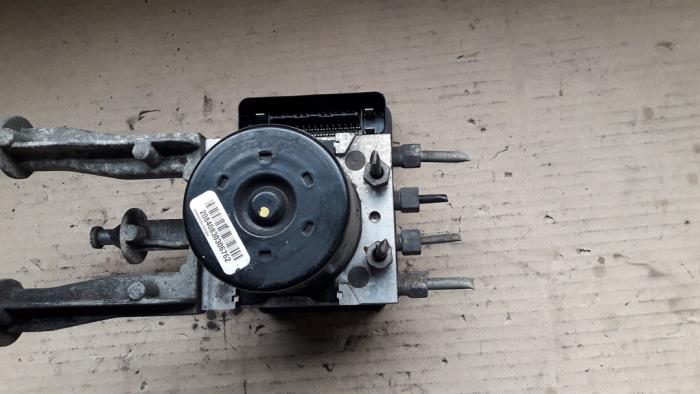 Gebruikte ABS Pomp Chrysler 300 C Touring 3.0 CRD 24V Prijs op aanvraag aangeboden door Autodemontage Joko B.V.