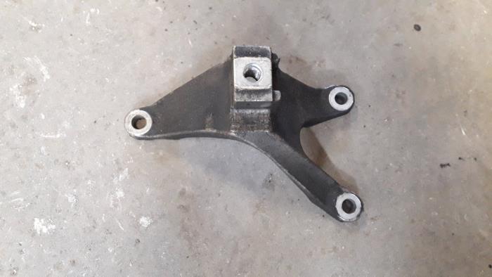 Gebruikte Versnellingsbak Steun Ford Focus 2 Wagon 1.6 TDCi 16V 100 Prijs op aanvraag aangeboden door Autodemontage Joko B.V.