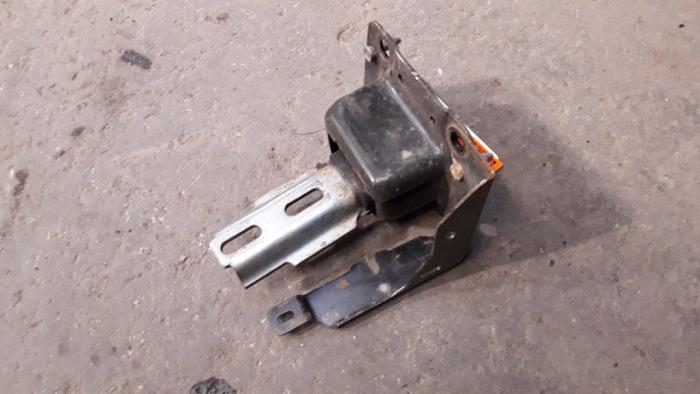 Gebruikte Versnellingsbak Steun Citroen C3 (FC/FL/FT) 1.1 Prijs op aanvraag aangeboden door Autodemontage Joko B.V.