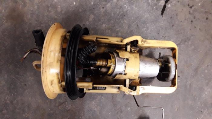 Gebruikte Tank element Pomp BMW 3 serie (E46/4) 330d 24V Prijs op aanvraag aangeboden door Autodemontage Joko B.V.