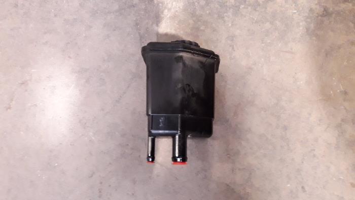 Gebruikte Servo Oliereservoir Chrysler 300 C 3.0 CRD V6 24V Prijs op aanvraag aangeboden door Autodemontage Joko B.V.