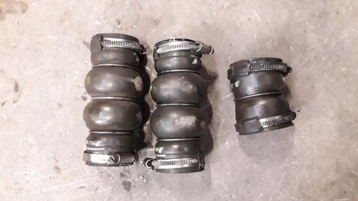 Gebruikte Intercooler Slang Peugeot 307 SW (3H) 1.6 HDi 16V Prijs op aanvraag aangeboden door Autodemontage Joko B.V.