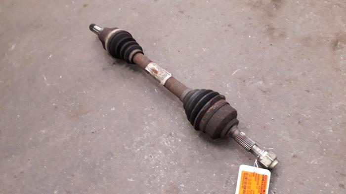 Gebruikte Steekas links-voor Peugeot 206 (2A/C/H/J/S) 1.4 XR,XS,XT,Gentry Prijs op aanvraag aangeboden door Autodemontage Joko B.V.