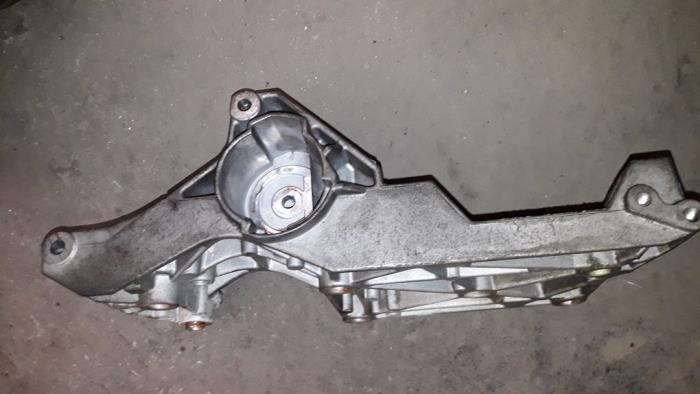 Gebruikte Dynamosteun boven Volkswagen Polo IV (9N1/2/3) 1.4 TDI 80 Prijs op aanvraag aangeboden door Autodemontage Joko B.V.