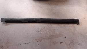 Gebruikte Sideskirt rechts Toyota Verso 2.0 16V D-4D-F Prijs op aanvraag aangeboden door Autodemontage Joko B.V.