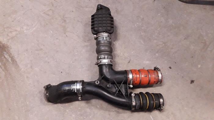 Gebruikte Intercooler Slang Citroen DS3 (SA) 1.6 e-HDi Prijs op aanvraag aangeboden door Autodemontage Joko B.V.