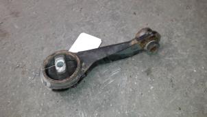 Gebruikte Versnellingsbak Steun Renault Kangoo Express (FC) 1.5 dCi 60 Prijs op aanvraag aangeboden door Autodemontage Joko B.V.