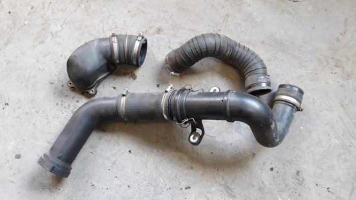 Gebruikte Intercooler Slang Mercedes SLK (R170) 2.0 200 K 16V Prijs op aanvraag aangeboden door Autodemontage Joko B.V.
