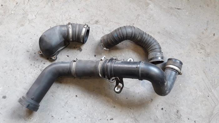 Gebruikte Intercooler Buis Mercedes SLK (R170) 2.0 200 K 16V Prijs op aanvraag aangeboden door Autodemontage Joko B.V.