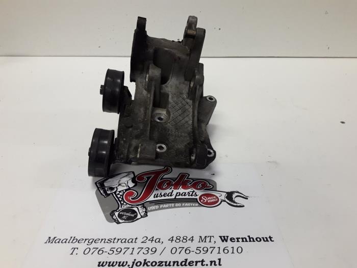 Gebruikte Dynamosteun boven Peugeot 607 (9D/U) 2.2 HDi 16V FAP Prijs op aanvraag aangeboden door Autodemontage Joko B.V.
