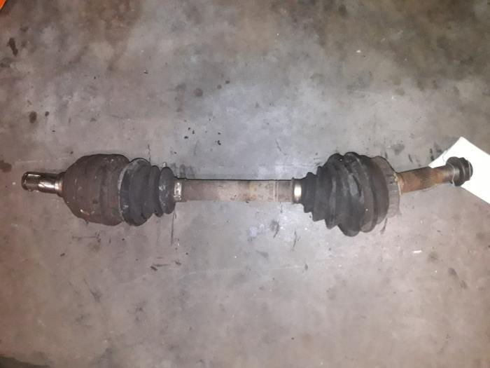 Gebruikte Steekas links-voor Saab 900 II 2.3,S,SE,Si 16V Prijs op aanvraag aangeboden door Autodemontage Joko B.V.