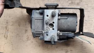 Gebruikte ABS Pomp Ford Mondeo III Wagon 2.0 TDCi 115 16V Prijs op aanvraag aangeboden door Autodemontage Joko B.V.