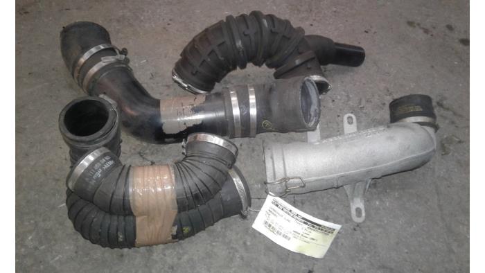 Gebruikte Intercooler Slang Mercedes CLK (C208) 2.3 230K 16V Prijs op aanvraag aangeboden door Autodemontage Joko B.V.