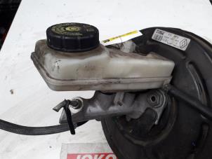 Gebruikte Hoofdremcilinder Renault Megane II CC (EM) 1.9 dCi 115 Prijs op aanvraag aangeboden door Autodemontage Joko B.V.