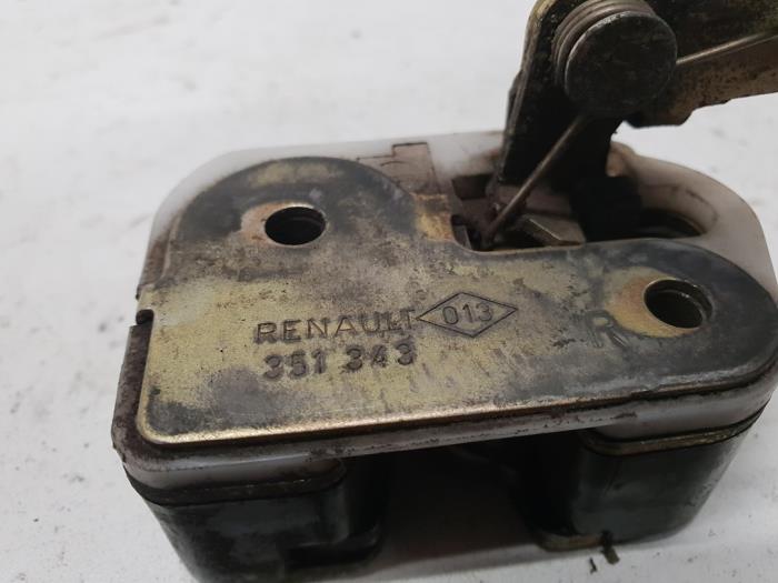 Schuifdeur Slotmechaniek rechts van een Opel Movano (4A1; 4A2; 4B2; 4B3; 4C2; 4C3) 2.5 DTI 2003