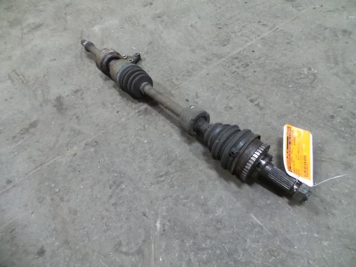 Gebruikte Steekas rechts-voor Suzuki Baleno (GC/GD) 1.6 16V Prijs op aanvraag aangeboden door Autodemontage Joko B.V.