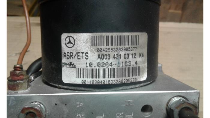 Gebruikte ABS Pomp Mercedes CLK (C208) 2.3 230K 16V Prijs op aanvraag aangeboden door Autodemontage Joko B.V.