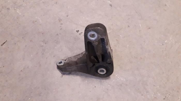 Gebruikte Versnellingsbak Steun Ford S-Max (GBW) 2.0 16V Prijs op aanvraag aangeboden door Autodemontage Joko B.V.