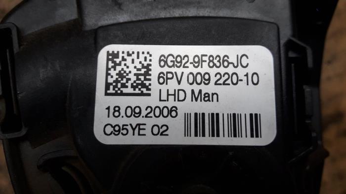 Gaspedaal van een Ford S-Max (GBW) 2.0 16V 2006