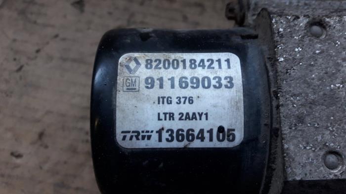 Gebruikte ABS Pomp Renault Trafic New (FL) 1.9 dCi 82 16V Prijs op aanvraag aangeboden door Autodemontage Joko B.V.