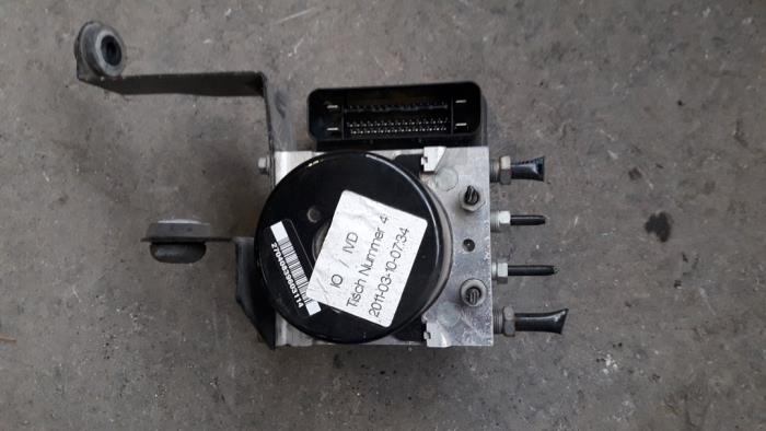 Gebruikte ABS Pomp Ford Focus 3 1.6 TDCi 95 Prijs op aanvraag aangeboden door Autodemontage Joko B.V.