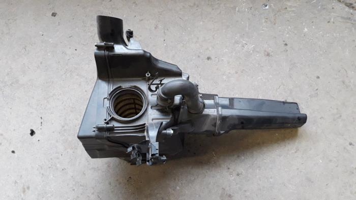 Gebruikte Luchtfilterhuis Ford Focus 3 1.6 TDCi 95 Prijs op aanvraag aangeboden door Autodemontage Joko B.V.