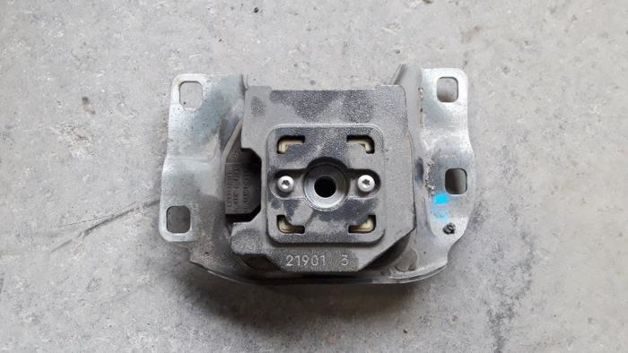 Gebruikte Versnellingsbak Steun Ford Focus 3 1.6 TDCi 95 Prijs op aanvraag aangeboden door Autodemontage Joko B.V.