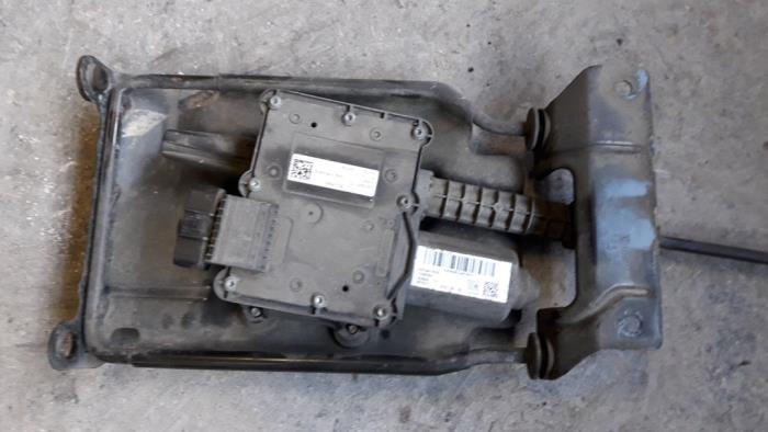 Gebruikte Handrem motor Opel Meriva (B) 1.4 16V Ecotec Prijs op aanvraag aangeboden door Autodemontage Joko B.V.