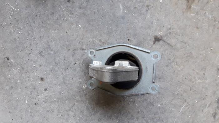 Gebruikte Versnellingsbak Steun Opel Meriva (B) 1.4 16V Ecotec Prijs op aanvraag aangeboden door Autodemontage Joko B.V.