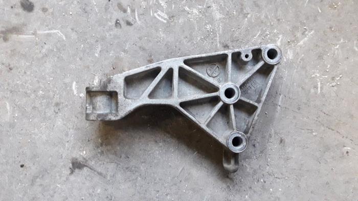 Gebruikte Versnellingsbak Steun Opel Meriva (B) 1.4 16V Ecotec Prijs op aanvraag aangeboden door Autodemontage Joko B.V.