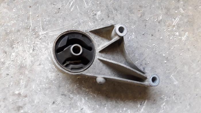 Gebruikte Versnellingsbak Steun Opel Meriva (B) 1.4 16V Ecotec Prijs op aanvraag aangeboden door Autodemontage Joko B.V.