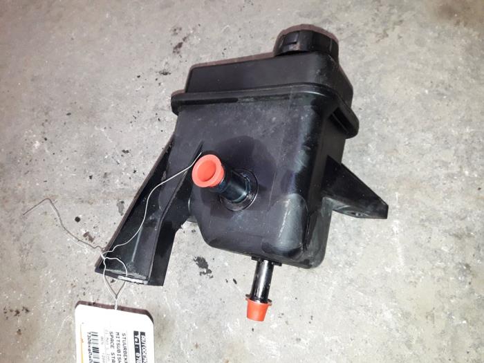 Gebruikte Servo Oliereservoir Mitsubishi Space Star (DG) 1.3 16V Prijs op aanvraag aangeboden door Autodemontage Joko B.V.