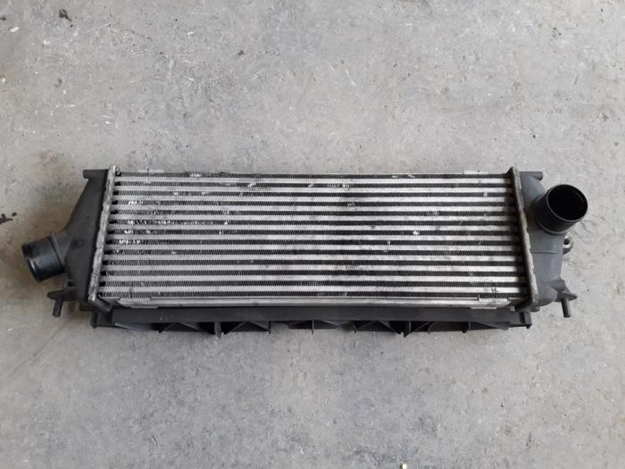 Intercooler van een Opel Vivaro 2.0 CDTI 2007
