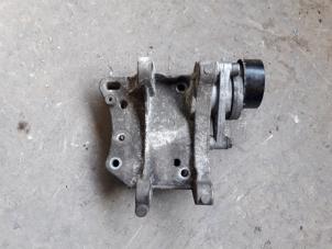 Gebruikte Dynamosteun boven Citroen C2 (JM) 1.4 Prijs op aanvraag aangeboden door Autodemontage Joko B.V.